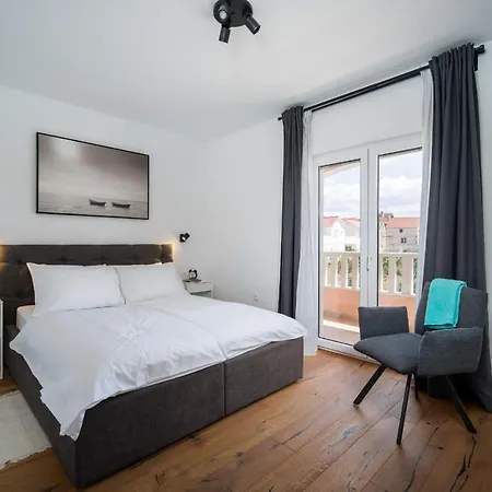 Sea Soon By The Beach, 2-bedrooms In Seget donji Apartman