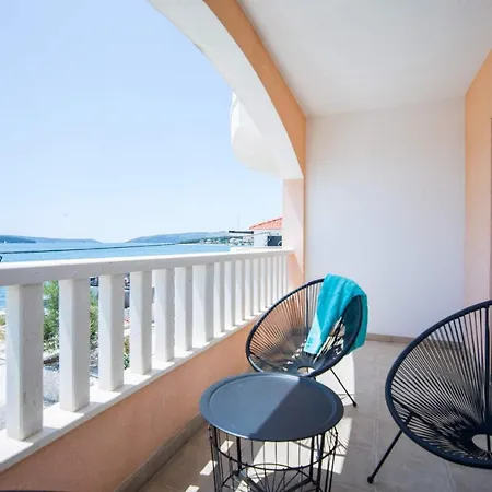 Sea Soon By The Beach, 2-bedrooms In Seget donji Apartman *