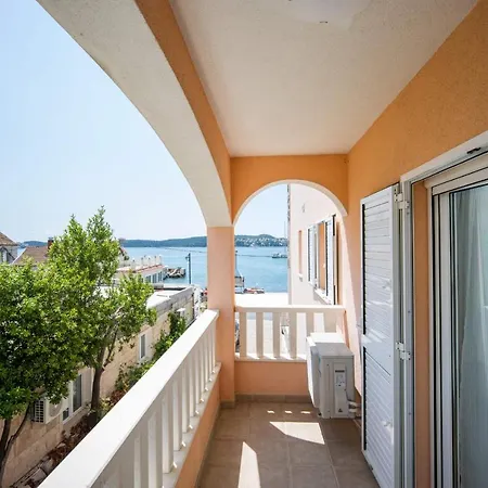 Sea Soon By The Beach, 2-bedrooms In Seget donji Apartman Trogir