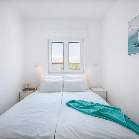 Sea Soon By The Beach, 2-bedrooms In Seget donji Apartman
