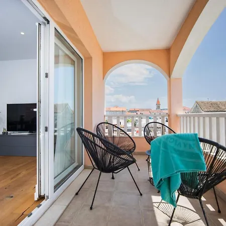 Sea Soon By The Beach, 2-bedrooms In Seget donji Apartman
