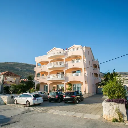 Sea Soon By The Beach, 2-bedrooms In Seget donji 아파트 *